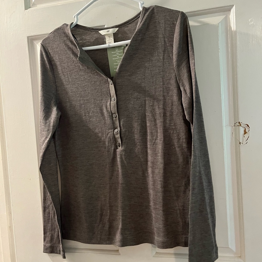 H&M Gray Fitted Buttoned Polo Top